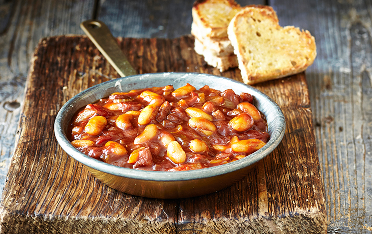 Homemade Boston baked beans with toasted sourdough – Kallo